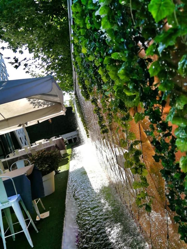 Hotel Ramka & Restaurant & Wine Bar Познан Екстериор снимка